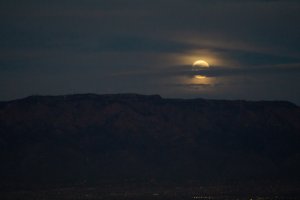 20220117Moon-2-low-light.jpg
