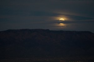 20220117Moon-3-low-light.jpg