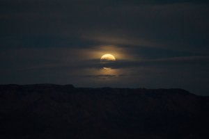 20220117Moon-5-low-light.jpg