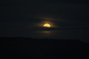 20220117Moon-8-low-light__1_.jpg