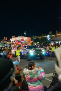 20231202TwinkleLightParade-40.jpg