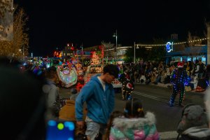 20231202TwinkleLightParade-49.jpg