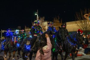 20231202TwinkleLightParade-56.jpg