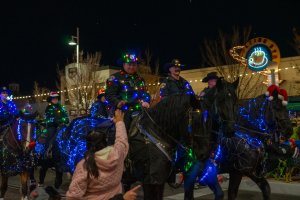 20231202TwinkleLightParade-58.jpg