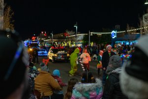 20231202TwinkleLightParade-68.jpg